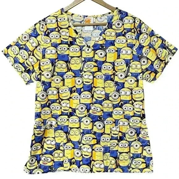 Despicable Me Scrub Top Women’s Medium Multi Minions Cartoon Funwear Uniform NWT - Picture 1 of 7